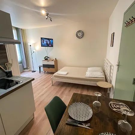 Escapade Ardechoise - Parking Gratuit - Chateau A 2 Pas Apartment *