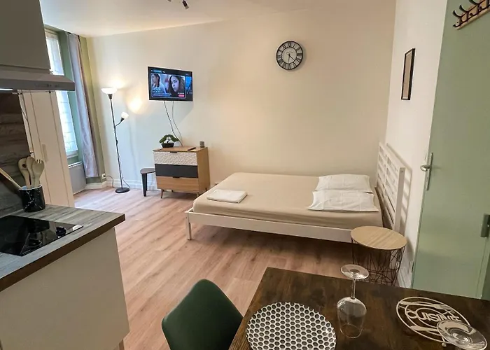 Escapade Ardechoise - Parking Gratuit - Chateau A 2 Pas Διαμέρισμα *